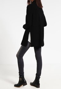 HUGO Kofta - black