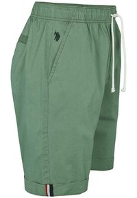 Zelené bavlněné šortky s elastickým pasem, šňůrkou na stažení, postranními kapsami, sklopenými manžetami a červeným, bílým a modrým akcentem na lemu.