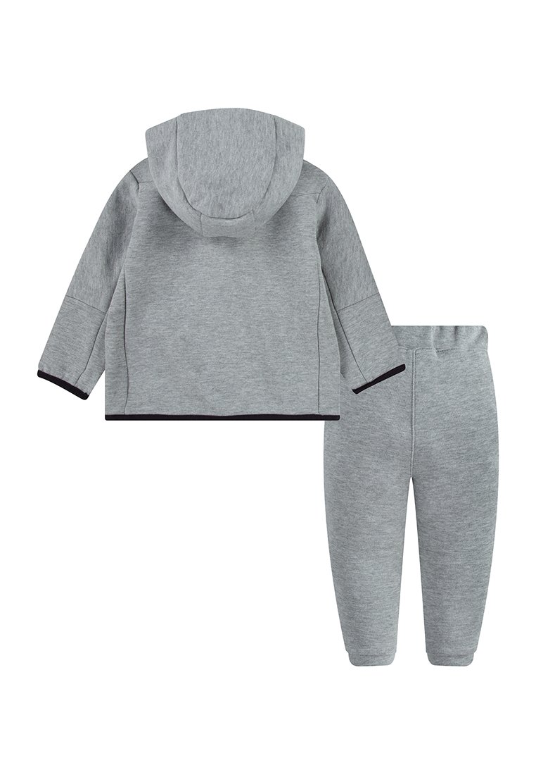 Nike Sportswear Trainingsanzug - Bild 2