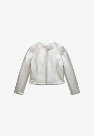 Veste blanche courte à manches longues, col rond et fermeture éclair à l'avant, confectionnée en tissu lisse légèrement brillant.