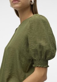 Vero Moda VMMELONEY SMOCK - Majica kratkih rukava s printom - cypress