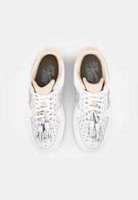 Thumbnail Image 9