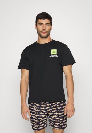 HIMALAYAN BOTTLE SOURCE TEE - T-shirt con stampa - black