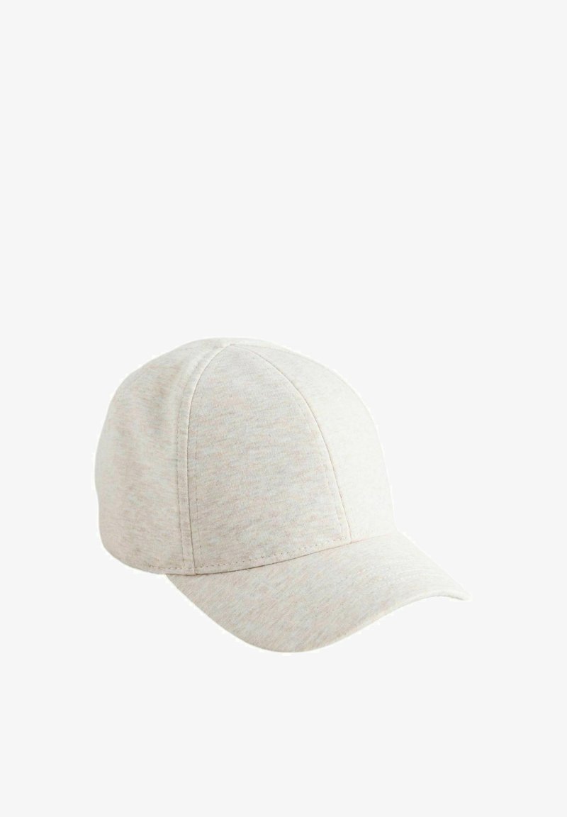 Casquette de baseball beige clair avec visière courbée, coutures visibles et texture de tissu doux, présentée sur un fond blanc.