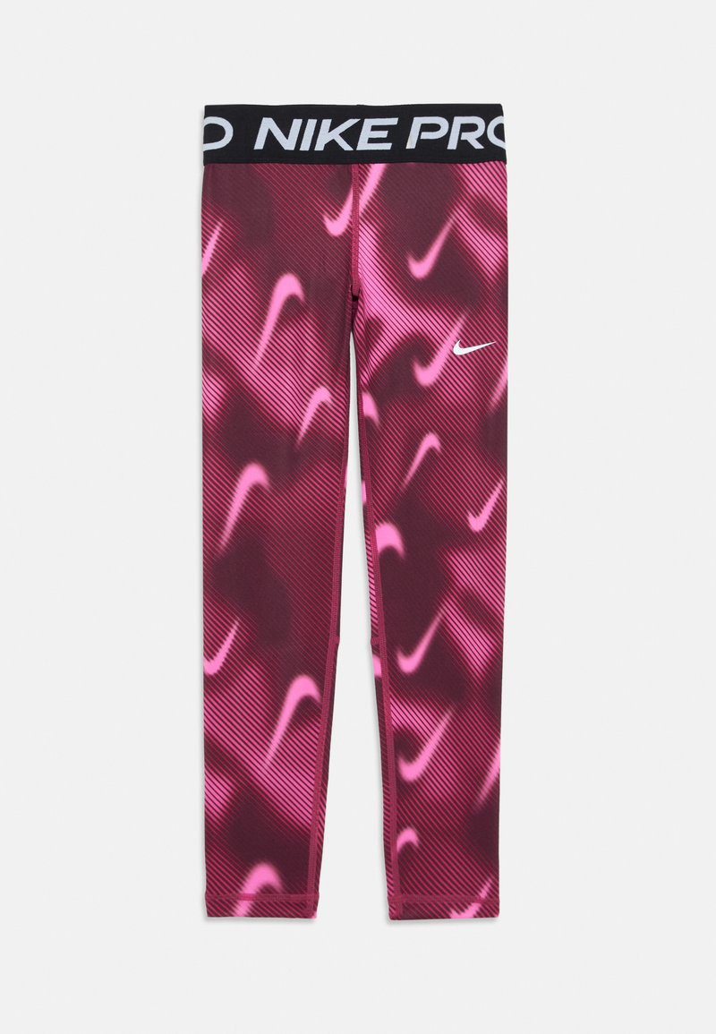 A Nike Pro leggings fekete derékrésze fehér logóval rendelkezik, rózsaszín és bordó árnyalatokban mintázva, átlós vonalakkal és kis logókkal.