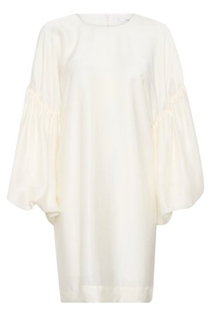 Rochie din fildeș cu o croială lejeră, decolteu rotund și mâneci voluminoase în stil balon. Material neted, ușor, cu un luciu subtil. Închidere cu fermoar la spate.