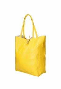 Borsa tote in pelle gialla con una texture liscia, caratterizzata da due lunghe maniglie e una chiusura a cordoncino nella parte superiore. Forma rettangolare.