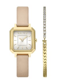 Auksinės spalvos kvadratinis laikrodis su šviesiai kreminės spalvos odine apyranke ir sidabriniu strukturiniu ciferblatu, kartu su auksine grandinėlės apyranke, dekoruota skaidriais kubiniais cirkoniais.