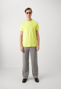 JOOP! Jeans ALPHIS - Basic póló - bright yellow