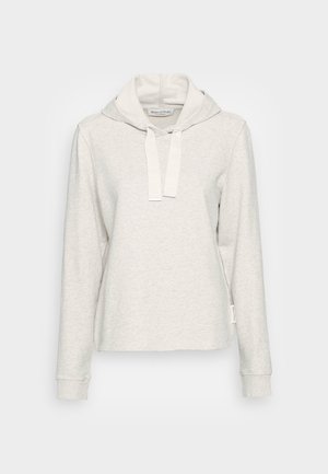 Hellgrauer Hoodie mit langen Ärmeln, weiter Kapuze und dicken Zugschnüren, gerippten Bündchen und einem dezenten Stoffetikett an der linken Seitennaht.