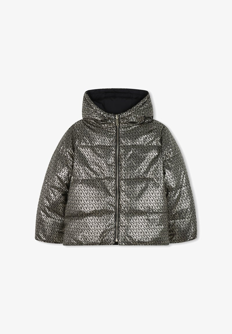 Metāliski sudrabots pūkainais jakas ar kapuci, ar atkārtotu logotipa rakstu, ar rāvējslēdzēju priekšā un pūkainu kvilti.