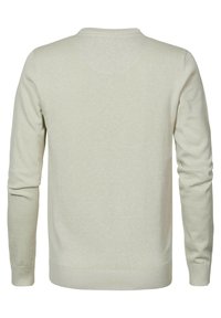 Maglione beige chiaro, scollatura rotonda, maniche lunghe, polsini e orlo a coste, texture morbida, design minimalista, senza motivi o accessori visibili.