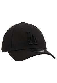 Căciulă de baseball neagră, realizată dintr-un material texturat, cu un logo brodat al echipei LA. Are un vizor curbat și un sistem de prindere tip snapback.