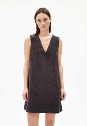 Robe sans manches en velours côtelé gris foncé avec un décolleté en V, dotée de coutures verticales et d'une jupe évasée pour un ajustement décontracté.