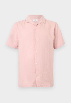 Roza kratka srajca z dolgimi gumbi, ovratnikom, gumbi spredaj in oznako GAP znotraj ovratnika.