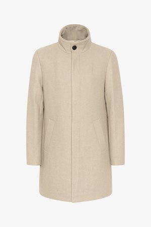 Beige Wollmantel mit hohen Kragen, Ein-Knopf-Verschluss und zwei vorderen Taschen. Gerader Schnitt und glatte Textur.