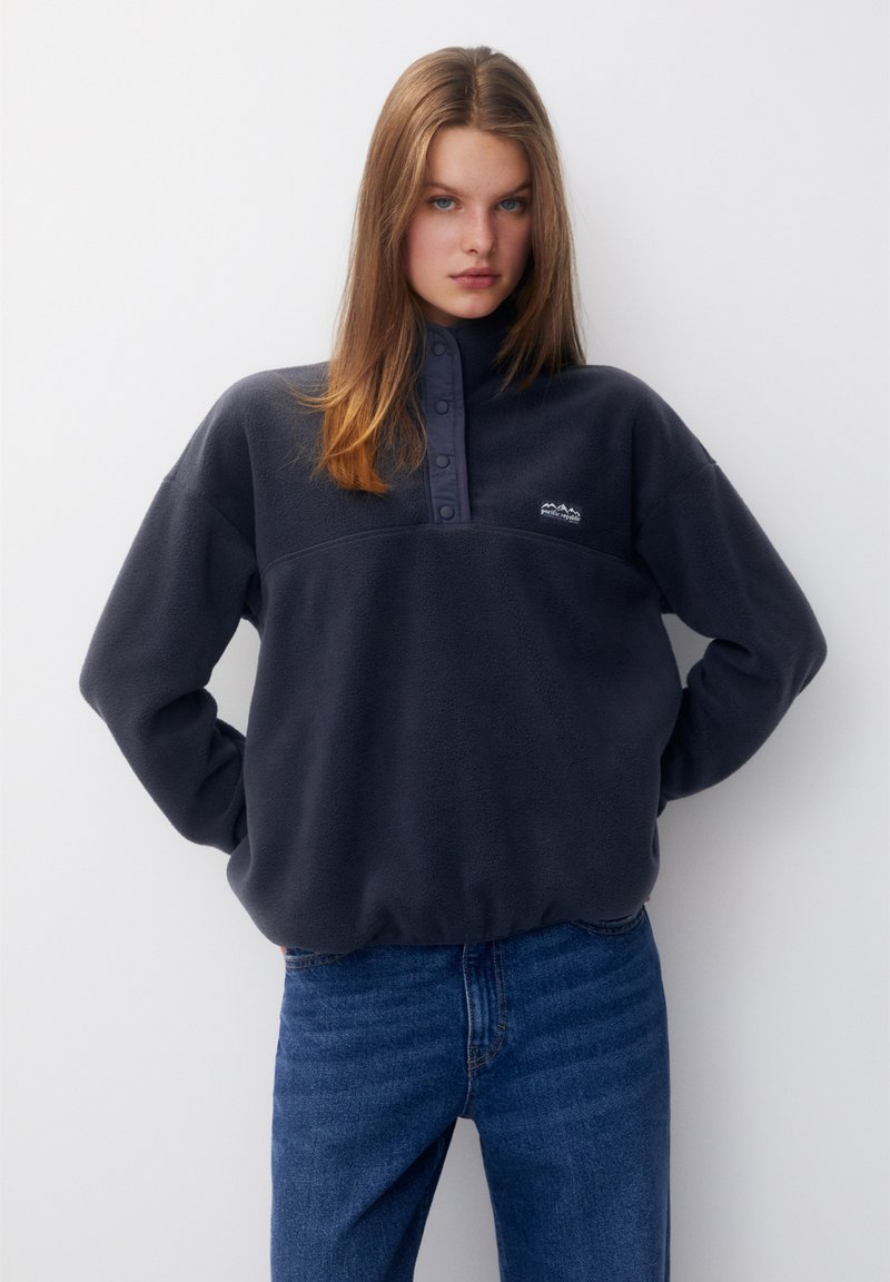 PULL&BEAR Pulover din fleece grey/gri Zalando.ro