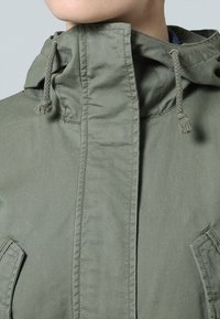 United Colors of Benetton Parkas - khaki