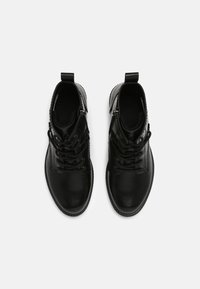 Tamaris Botines bajos - black