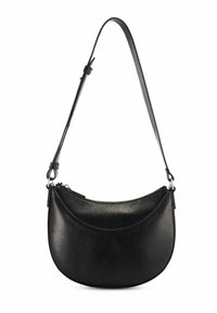 Czarna torebka na ramię z teksturowanej skóry z regulowanym paskiem i zakrzywionym zamkiem błyskawicznym na białym tle.