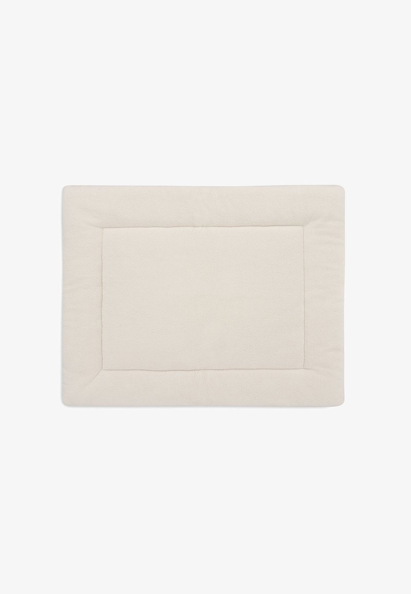 Tapis rectangulaire beige avec une surface douce et texturée. Dispose d'une bordure légèrement surélevée et d'un centre lisse, adapté à divers environnements.