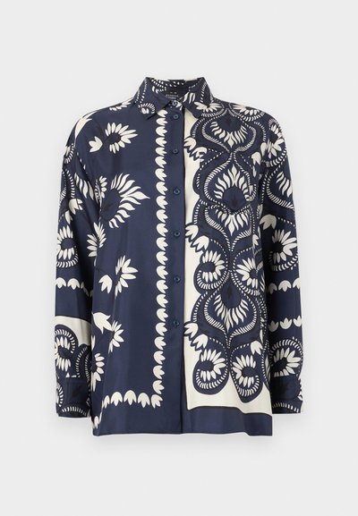 Chemise à manches longues boutonnée avec motifs floraux abstraits et géométriques bleu marine et crème, dotée d'un col classique.