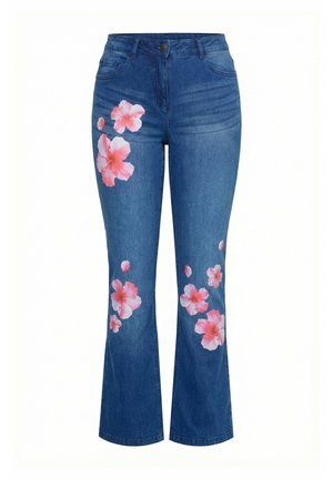 Blaue Jeans aus Denim mit ausgestellten Beinen, verziert mit rosa und weißen Hibiskusblumenprints auf Oberschenkeln und Knien.
