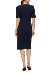 s.Oliver BLACK LABEL KLEID MIT ALL-OVER-MUSTER - Freizeitkleid - navy