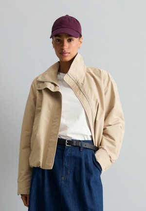 Marc O'Polo DENIM, MARC O'POLO DENIM OUTDOOR-JACKE RELAXED MIT STEHKRAGEN - Summer jacket - sandpaper