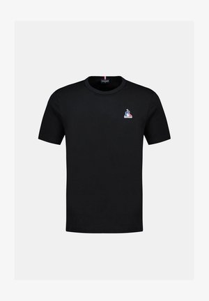 Czarna bawełniana koszulka z okrągłym dekoltem i krótkimi rękawami. Małe wyszywane logo w niebieskim, czerwonym i białym kolorze na lewej stronie klatki piersiowej.