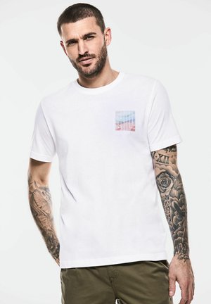 Street One MEN MIT BRUST - T-shirt con stampa - weiß