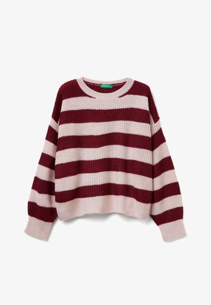Pull en maille épaisse avec de larges rayures horizontales bordeaux et rose clair, manches longues et col rond.
