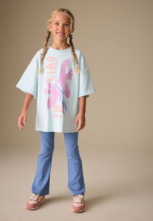 Next, REGULAR FIT - T-SHIRT AND KICK FLARE SET  . - Leggings - blue graphic