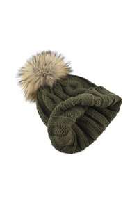 Gorro de punto en verde oliva con un patrón acanalado grueso y un gran pompon de piel sintética en la parte superior. Textura suave, ajuste holgado.
