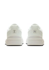 On THE ROGER ADVANTAGE - Trainers - white   white