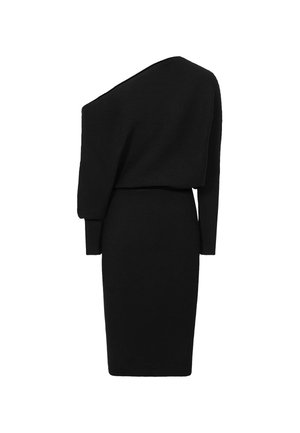 Czarna prążkowana sukienka dzianinowa z jednym długim rękawem i asymetrycznym dekoltem odsłaniającym ramię, dopasowaną talią i ołówkową spódnicą do kolan.