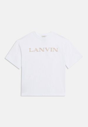 Balts īsroku T-krekls ar bēša krāsas izšūtu "LANVIN" tekstu krūšu daļā, apaļu kakla izgriezumu un regulāru piegriezumu.