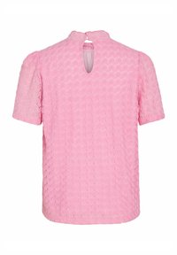 Haut rose à manches courtes avec un motif en nid d'abeille texturé, doté d'une ouverture en trou de serrure dans le dos et d'un col arrondi.