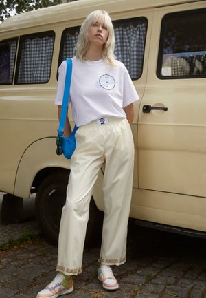 TEE - Triko s potiskem - white