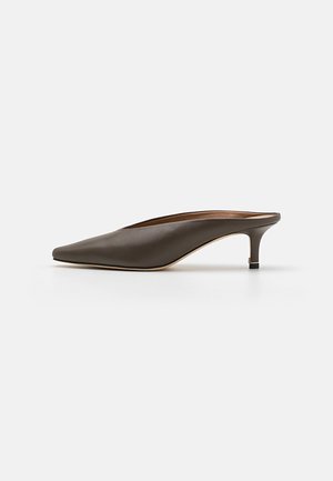 CHARLIZE  - Heeled mules - open brown