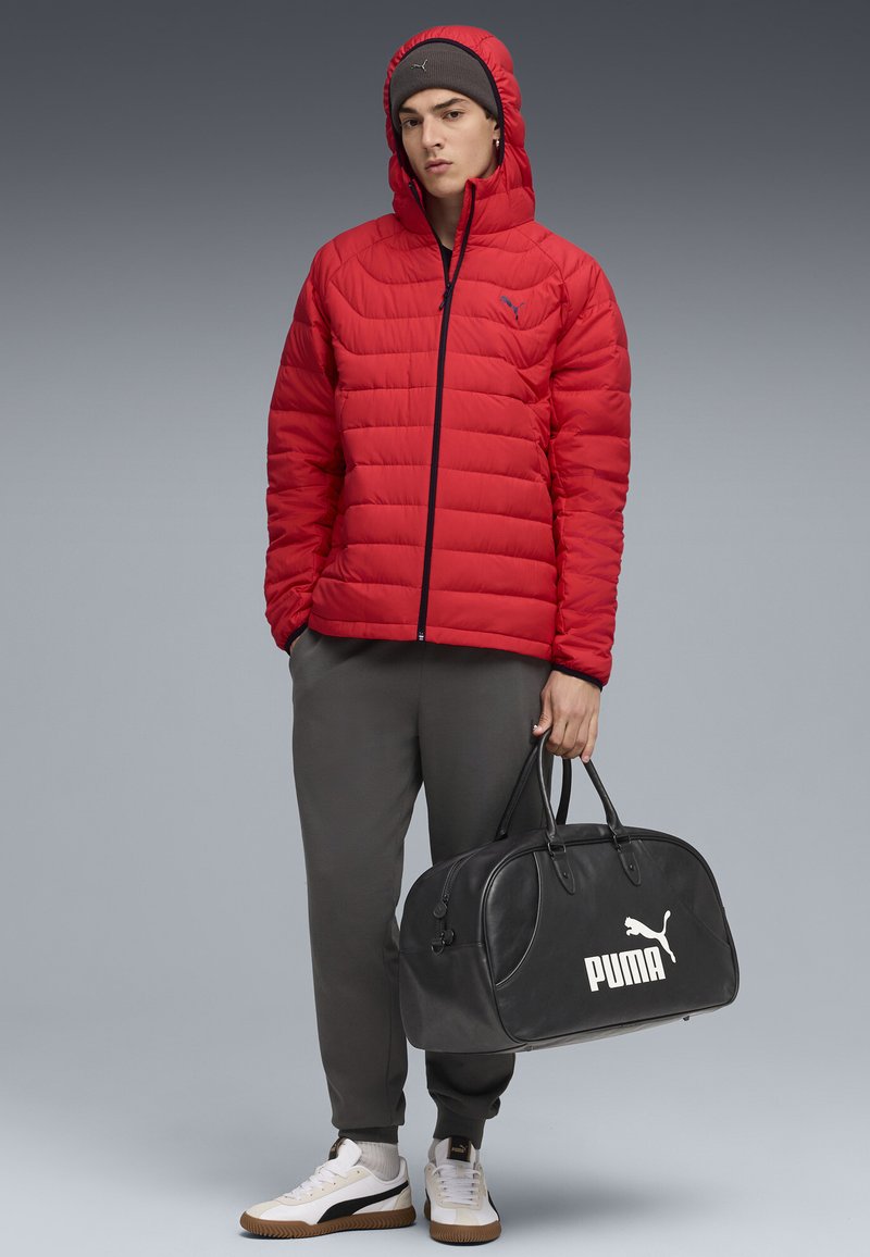 Puma MIT KAPUZE - Bunda z prachového peří - for all time red