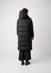 Marc O'Polo PUFFER COAT WITH HOOD SIDE SLITS WITH ZIPPER WELT POCKETS BACKPACK BELTS - Páperový kabát - black