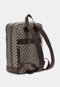 Guess JET SET  - Sac à dos - marron