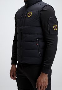 Alessandro Zavetti Smanicato - black