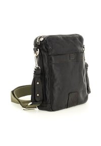 Borsa a tracolla nera in pelle con resistente cinturino verde, chiusura con zip, tasca frontale e dettagli cuciti. Misura approssimativamente 25 cm x 20 cm.