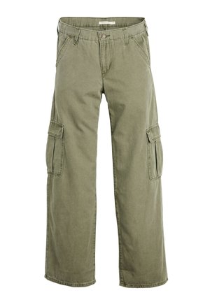 Karrybukser i olivengrøn med lige ben, knaplukning, bæltestropper, sidelommer med slids og klaplommer på hvert lår.