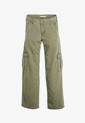 Karrybukser i olivengrøn med lige ben, knaplukning, bæltestropper, sidelommer med slids og klaplommer på hvert lår.