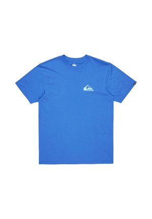 T-shirt en coton bleu avec un col rond. Présente un petit logo bleu clair sur la poitrine gauche. Manches courtes, coupe standard.