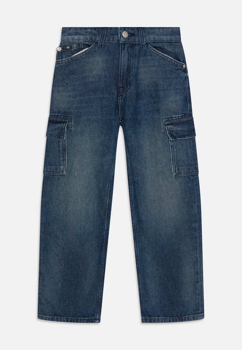 Džínové cargo kalhoty v tmavě modré barvě, s dvěma velkými postranními kapsami, pěti poutky na pásek a zapínáním na knoflík. Rovný střih s efektem blednutí.