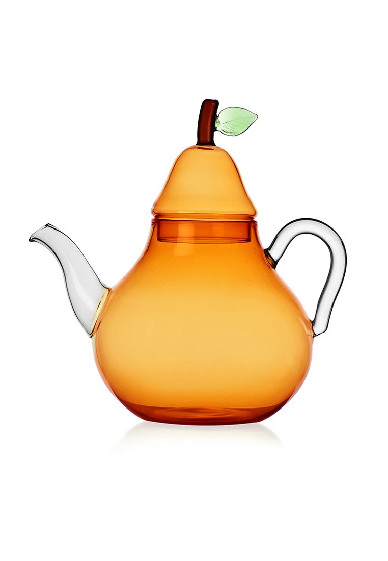 Oranje glazen theepot in de vorm van een peer met een doorzichtige deksel, een groene blaadje accent, en een gebogen handvat; gladde textuur.